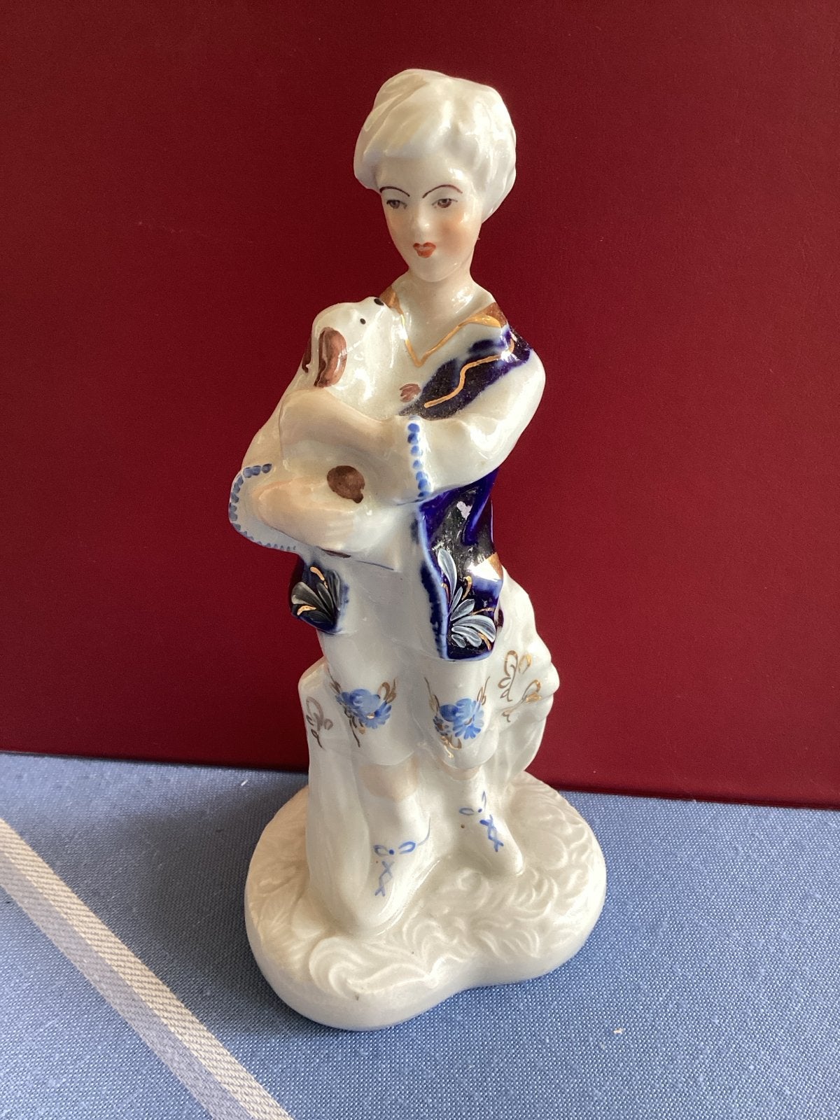 Vintage Porseleinen Beeldje: Jonge Man met Hond, Antiek en Kunst, Antiek | Porselein, Ophalen of Verzenden