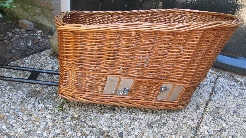 NIEUWE / HONDEN FIETSMAND /vh goede merk BASIL, Dieren en Toebehoren, Ophalen of Verzenden, Nieuw
