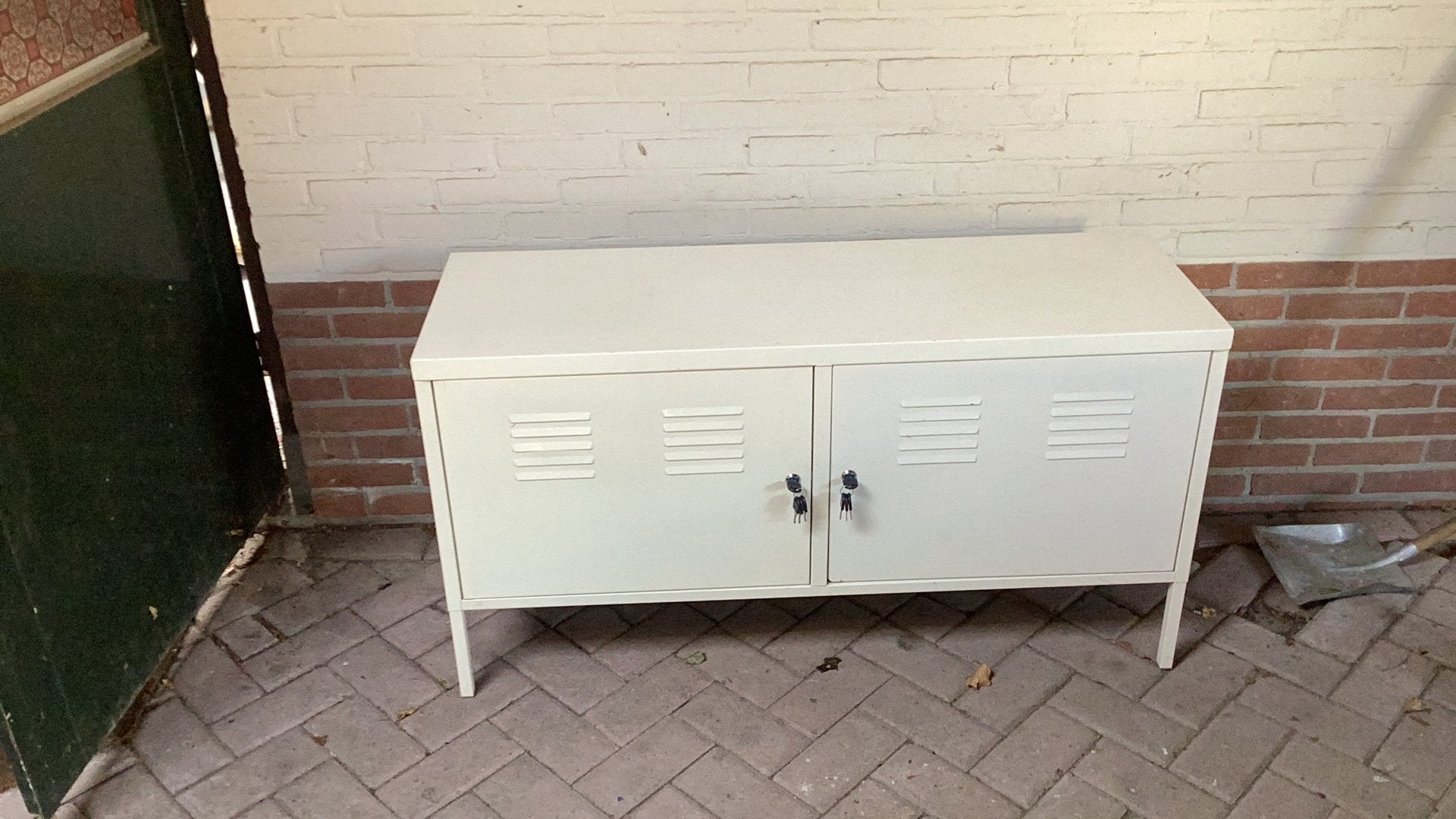 Locker kast of tv kast, Ophalen, Zo goed als nieuw