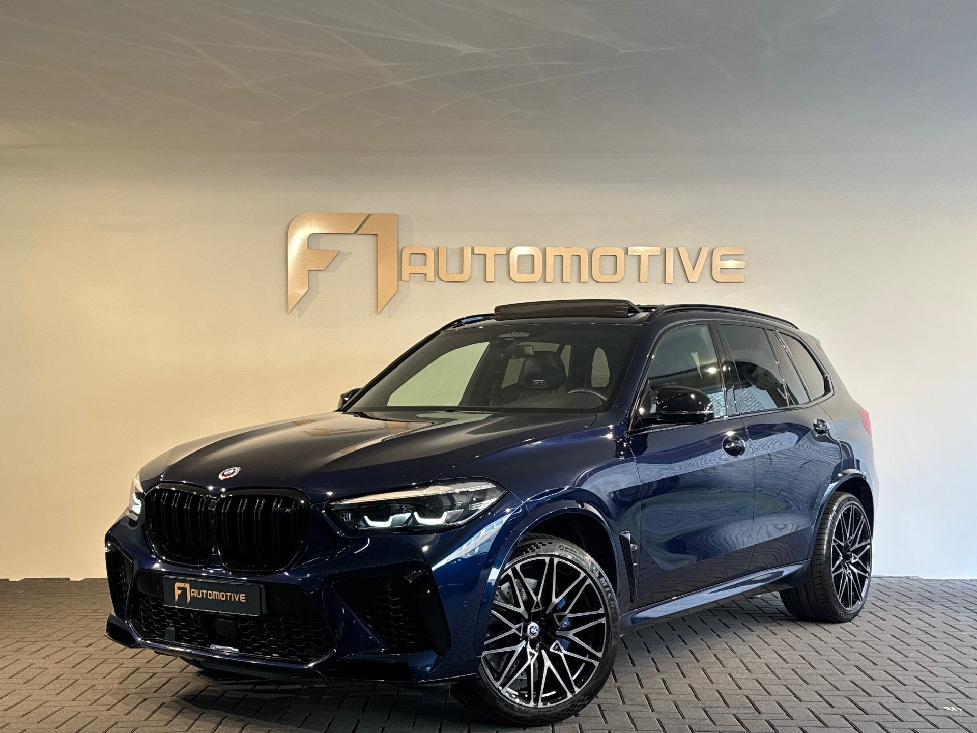 BMW X5 M Competition Pano|Skylounge|HuD|HarmanKardon|Memory, Auto's, Automaat, Dealer onderhouden, Gebruikt, 3000 kg