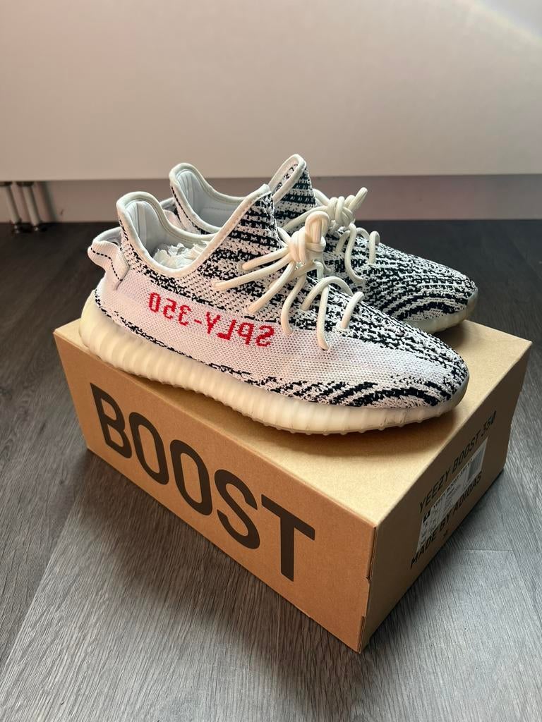 Yeezy Boost 350 V2 41, Ophalen of Verzenden, Zo goed als nieuw, Overige kleuren, Sneakers of Gympen