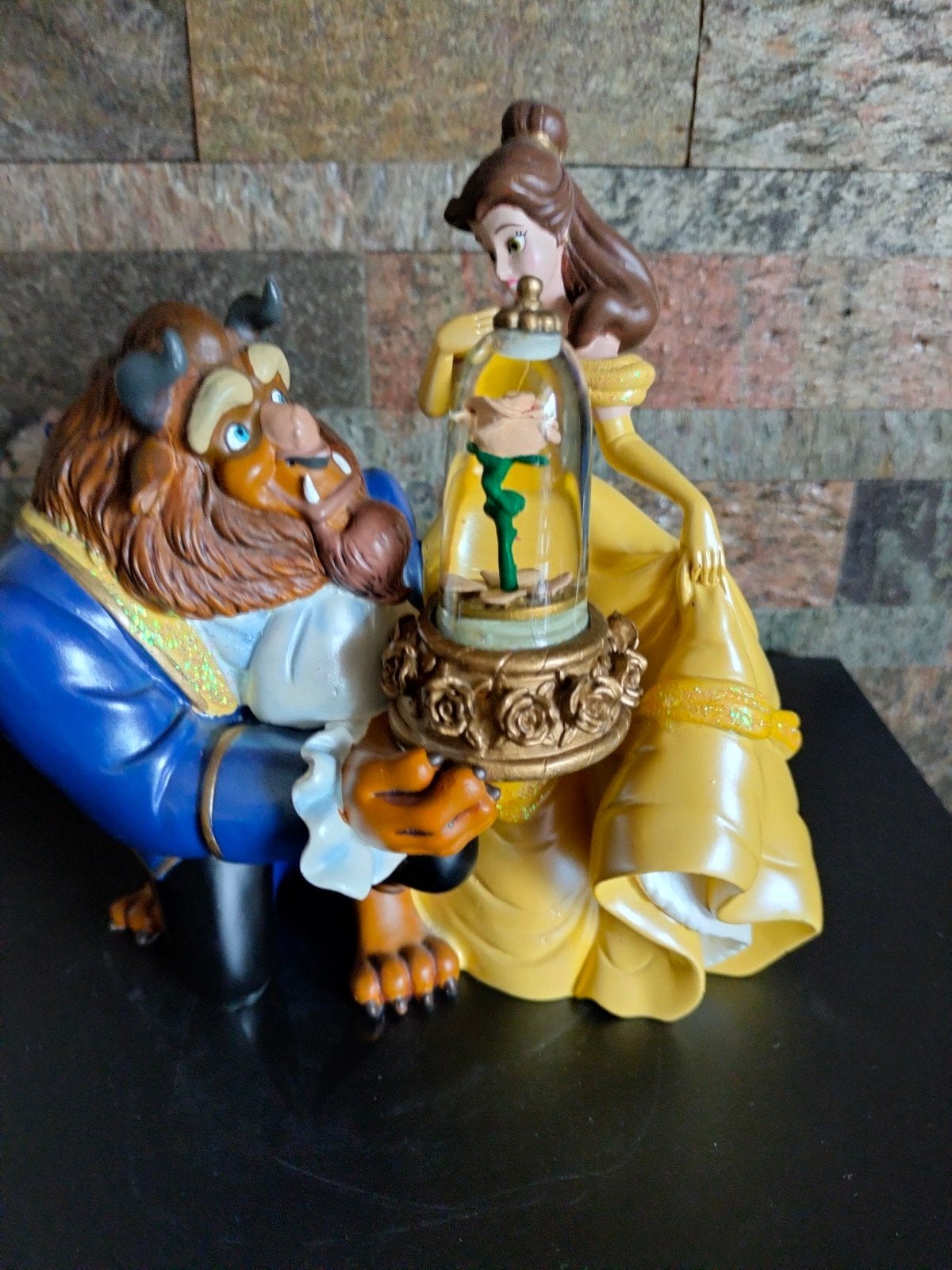 Disney snowglobe Belle en het beest, Ophalen of Verzenden, Assepoester of Belle, Zo goed als nieuw, Beeldje of Figuurtje