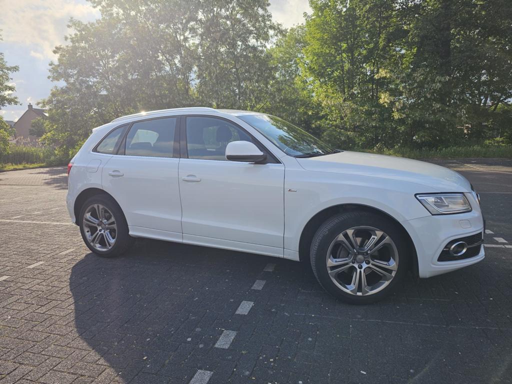 Audi Q5 2.0 Tfsi Quattro 165KW Tiptr 2015 Wit, 1730 kg, Zwart, 4 cilinders, Wit