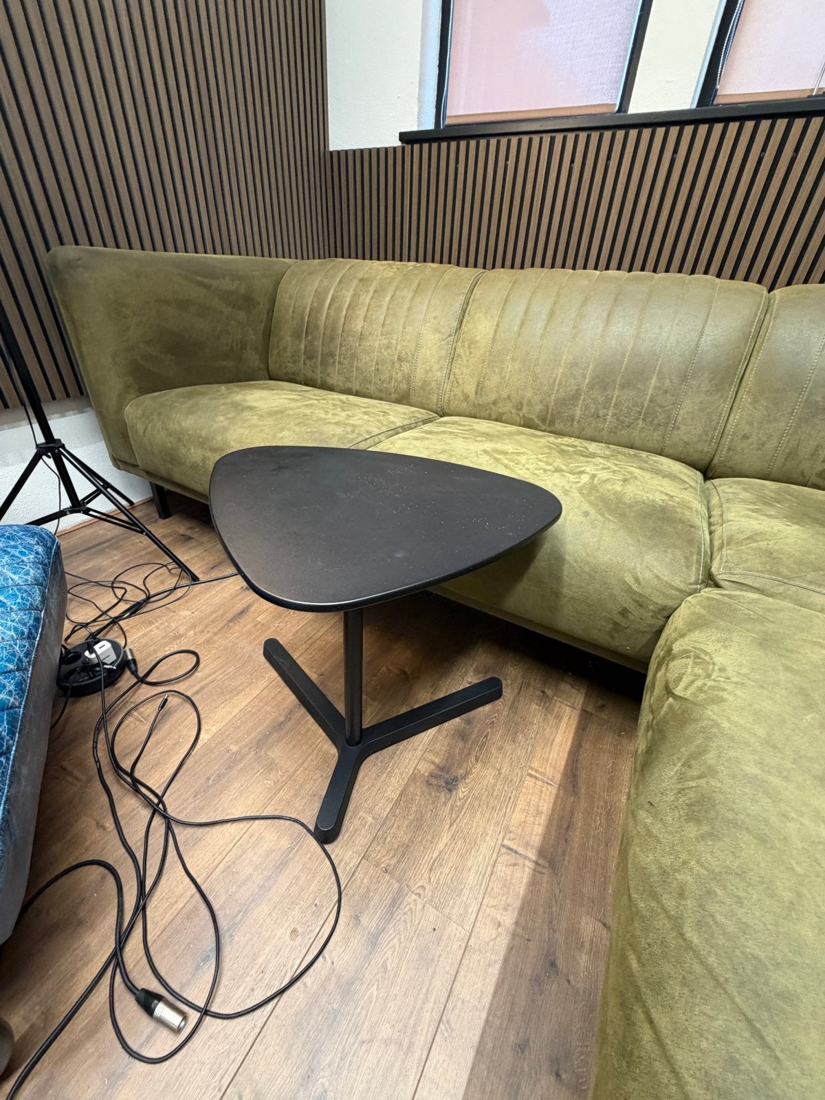 Modern Zwart Bijzettafeltje - Driehoekig Design, Ophalen, Minder dan 45 cm, Minder dan 55 cm, Gebruikt