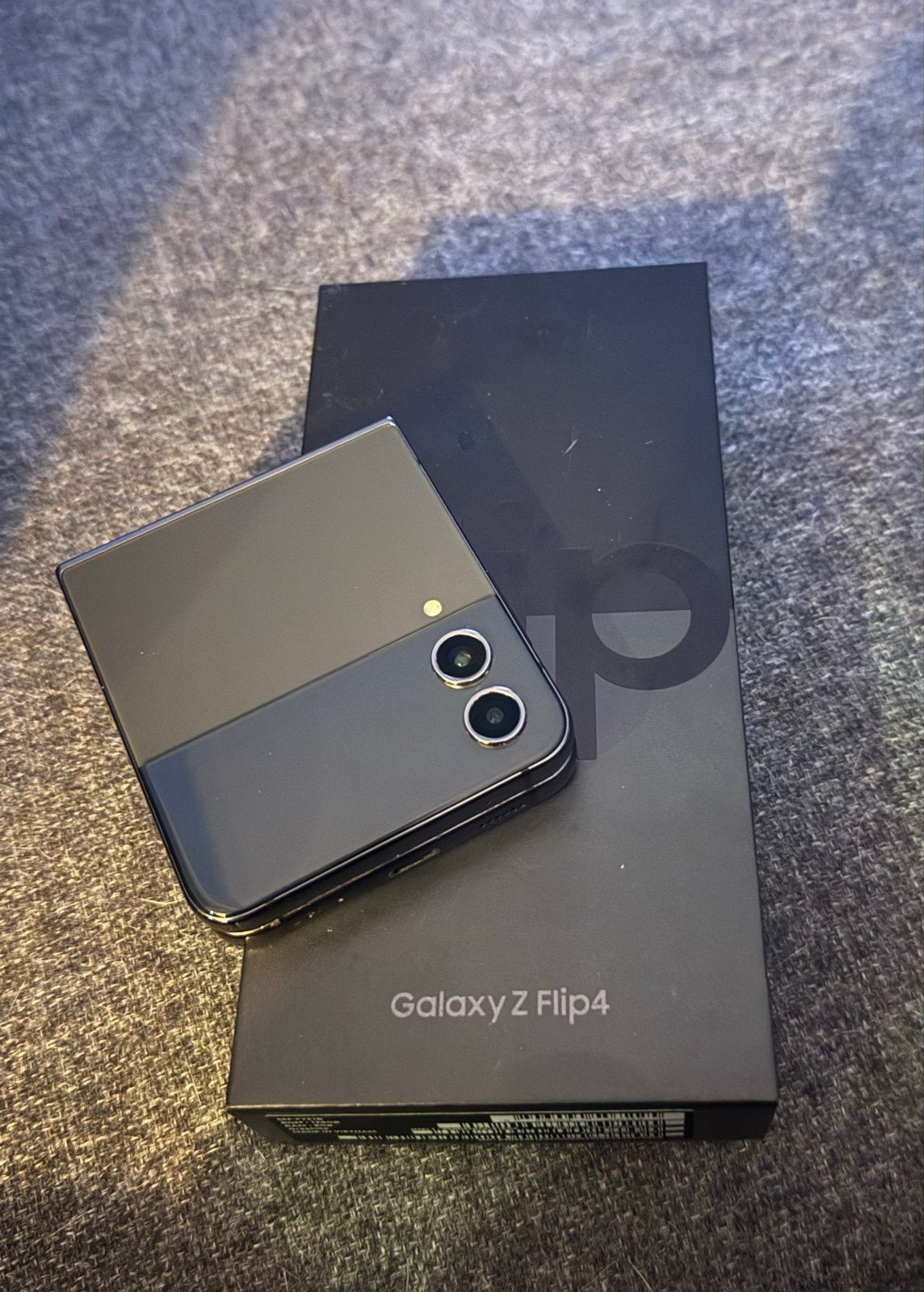 Samsung Galaxy Z Flip4 128GB Zwart - Zo goed als nieuw