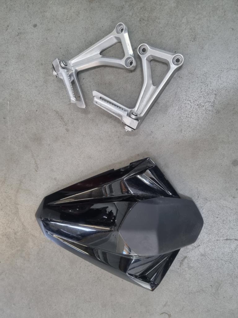 Seatcover en duo steps Kawasaki Z300, Motoren, Onderdelen | Kawasaki, Ophalen of Verzenden, Gebruikt