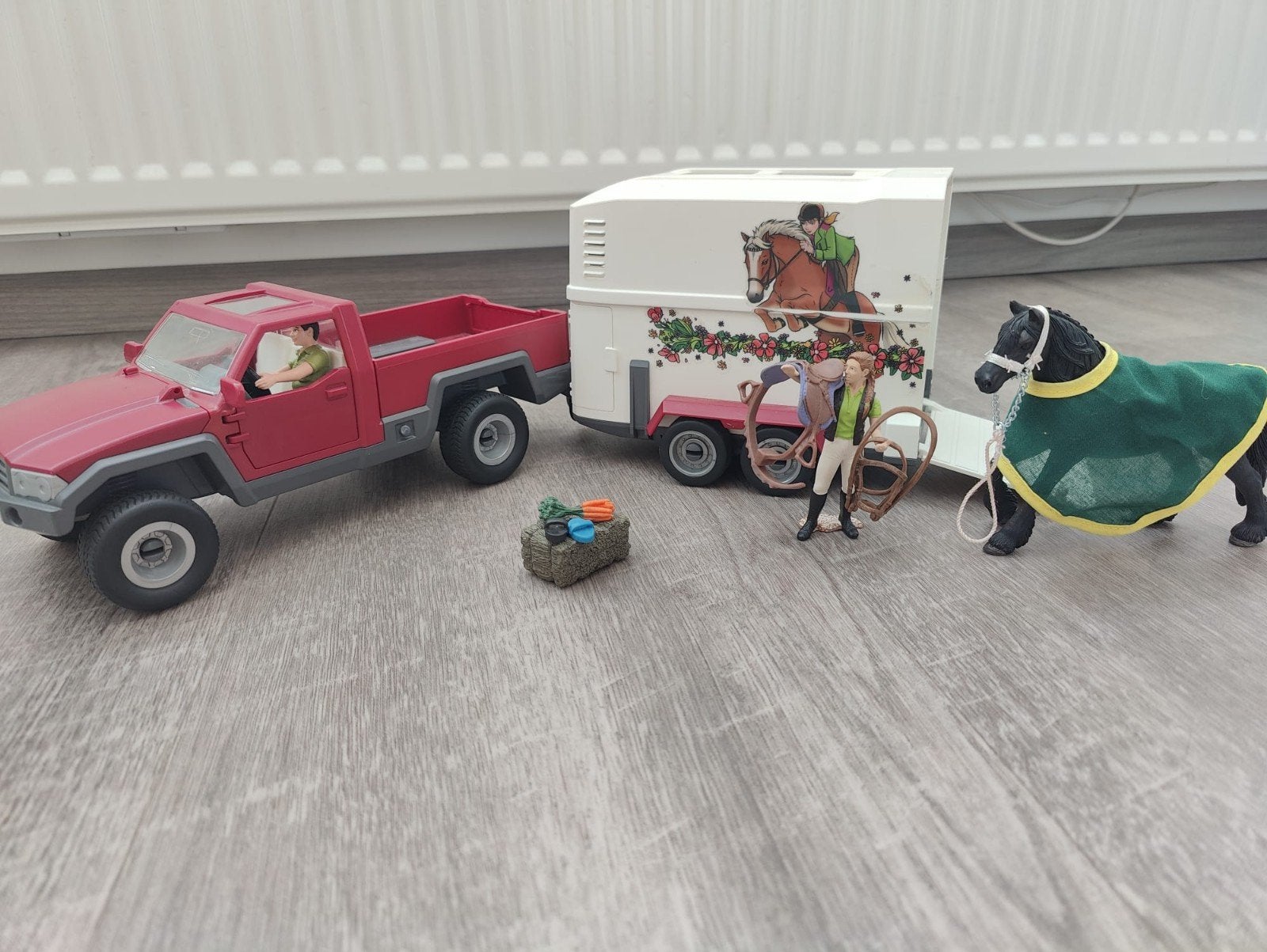 Schleich Pick-up met paardentrailer en accessoires, Ophalen of Verzenden, Gebruikt