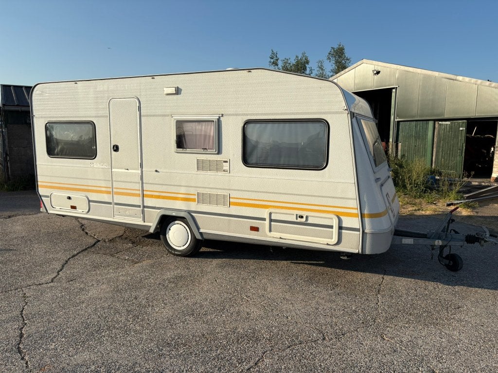 Te koop aangeboden: Knaus Sudwind 485 uit 1995., Caravans en Kamperen, Caravans, Rondzit, Omvormbare zithoek, 750 - 1000 kg, Particulier