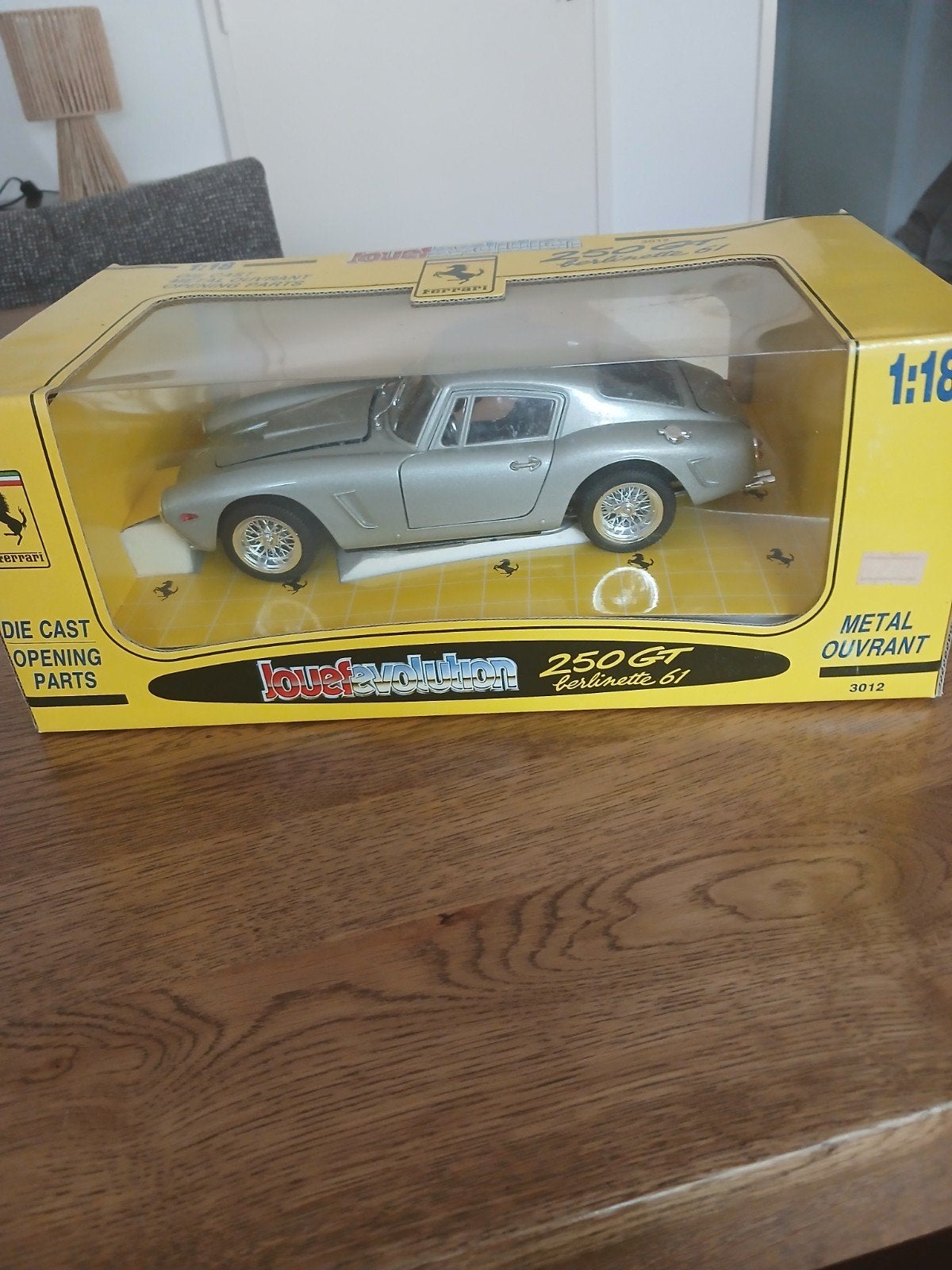 Ferrari 250 GT Berlinette 61 modelauto 1:18, Ophalen