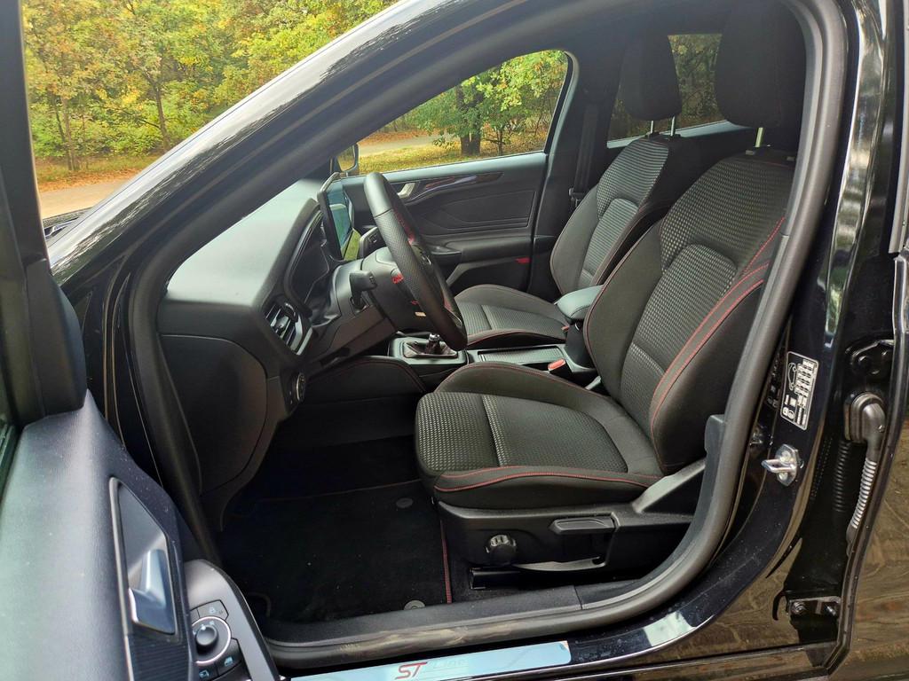 Ford FOCUS 1.0 EcoBoost Hybrid ST Line, Auto's, Zwart, 1306 kg, Bedrijf, Handgeschakeld