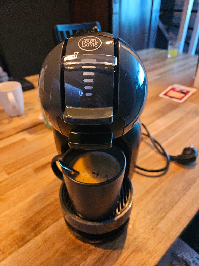 Krups Dolce Gusto. NesCafé, Ophalen, Afneembaar waterreservoir, Gebruikt, Koffiepads en cups