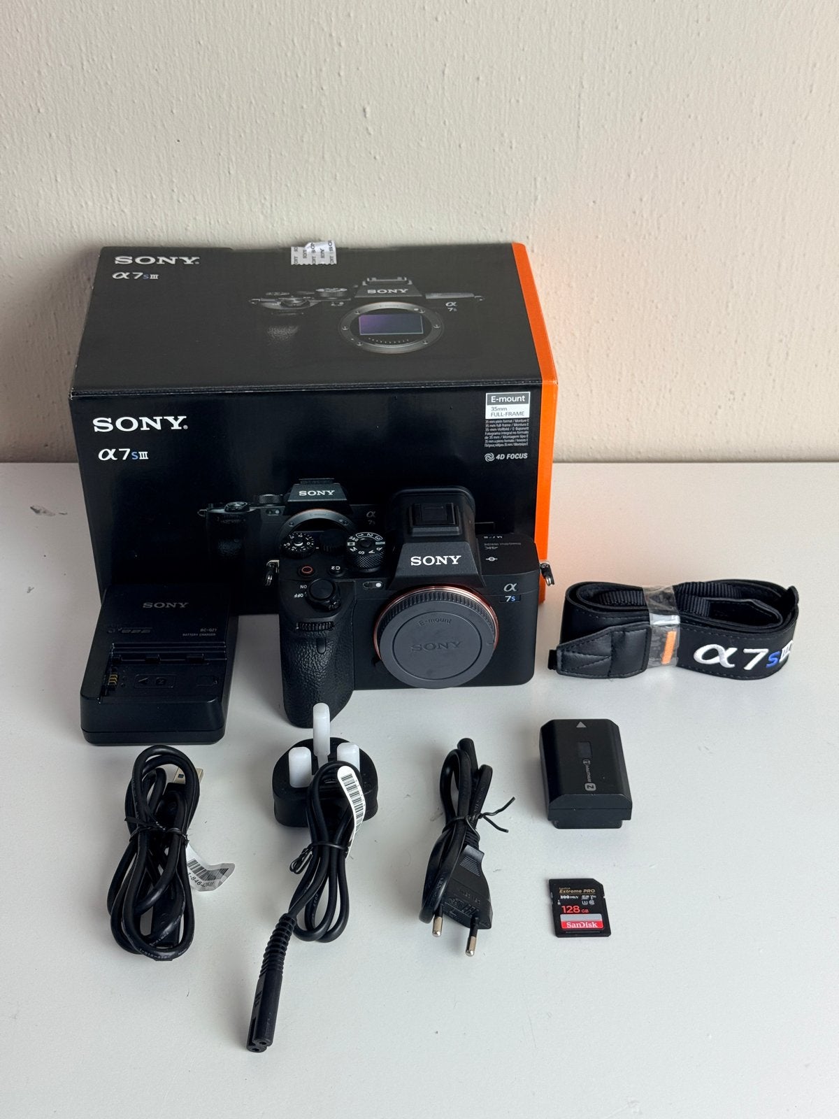 Sony A7S III • 57 clicks • Nieuwstaat • Compleet • A7SIII, Audio, Tv en Foto, Fotocamera's Digitaal, Beeldstabilisatie, Ophalen of Verzenden