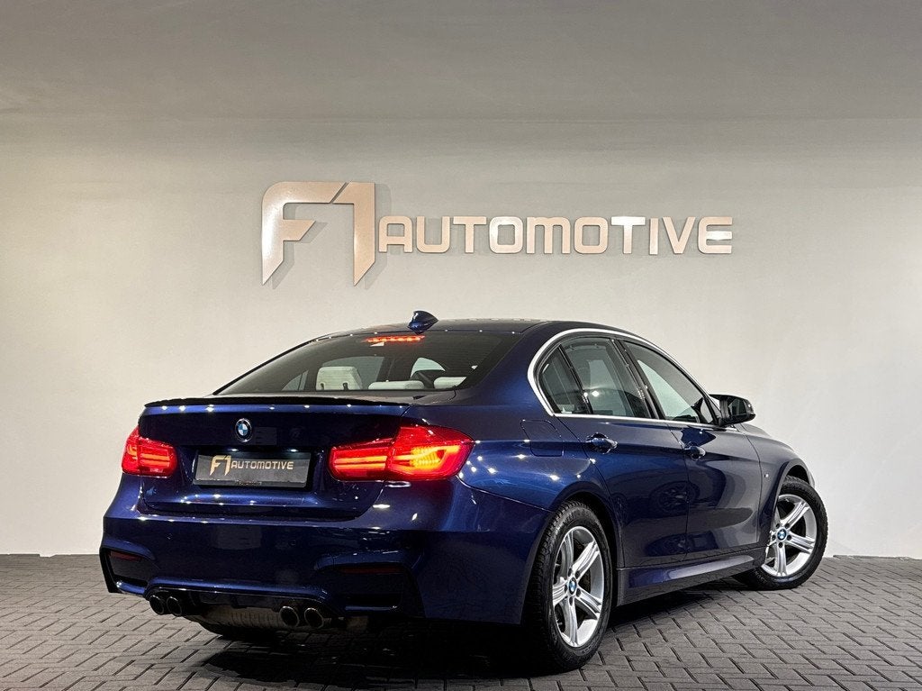 BMW 3-serie 320i M Sport Leder|Head Up|Camera|Sportuitlaat, Auto's, BMW, Automaat, 1998 cc, Achterwielaandrijving, 4 cilinders