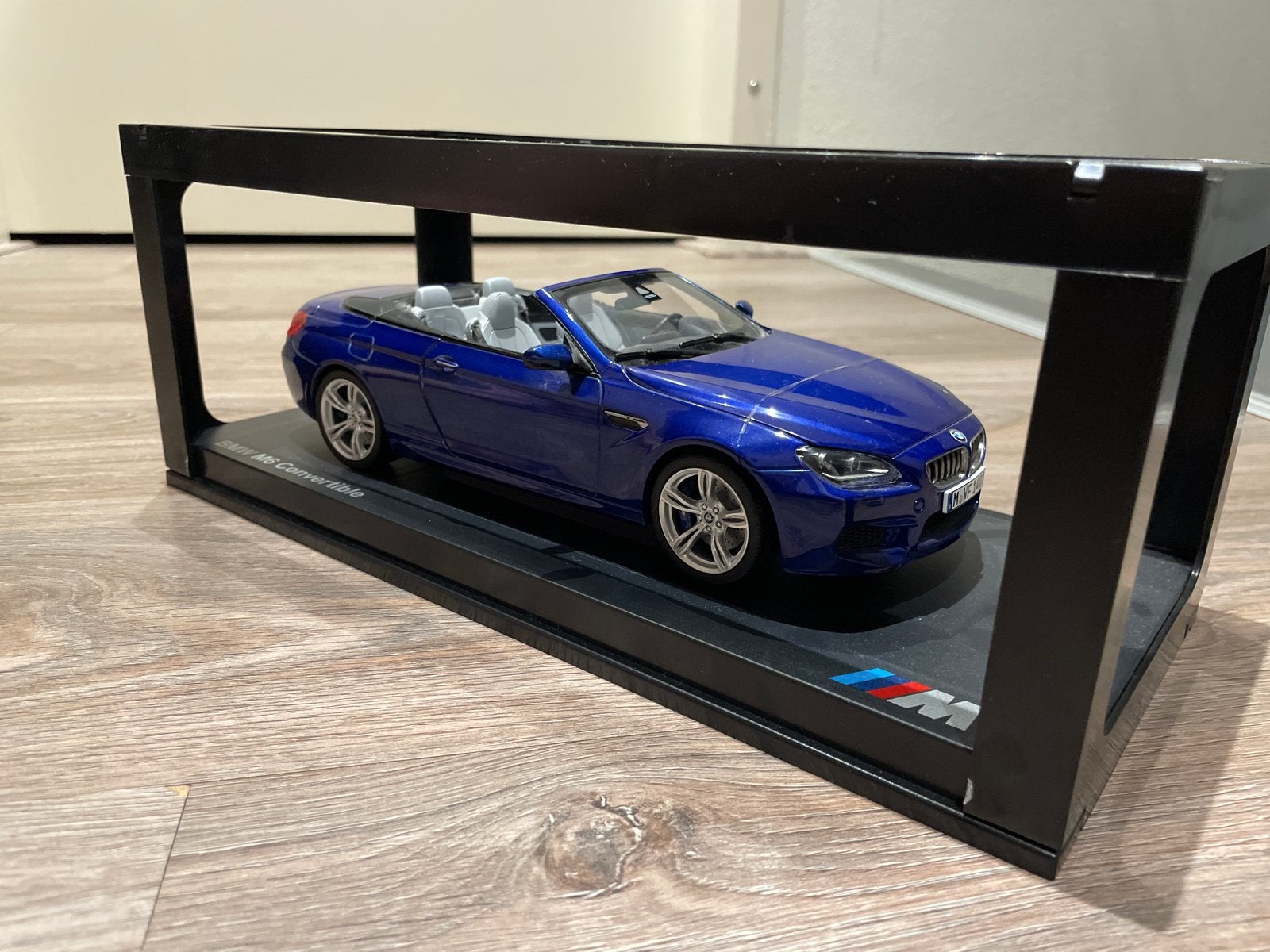 BMW M6 Cabriolet San Marino Blauw Schaalmodel 1:18, Ophalen of Verzenden, Zo goed als nieuw, Auto, Overige merken