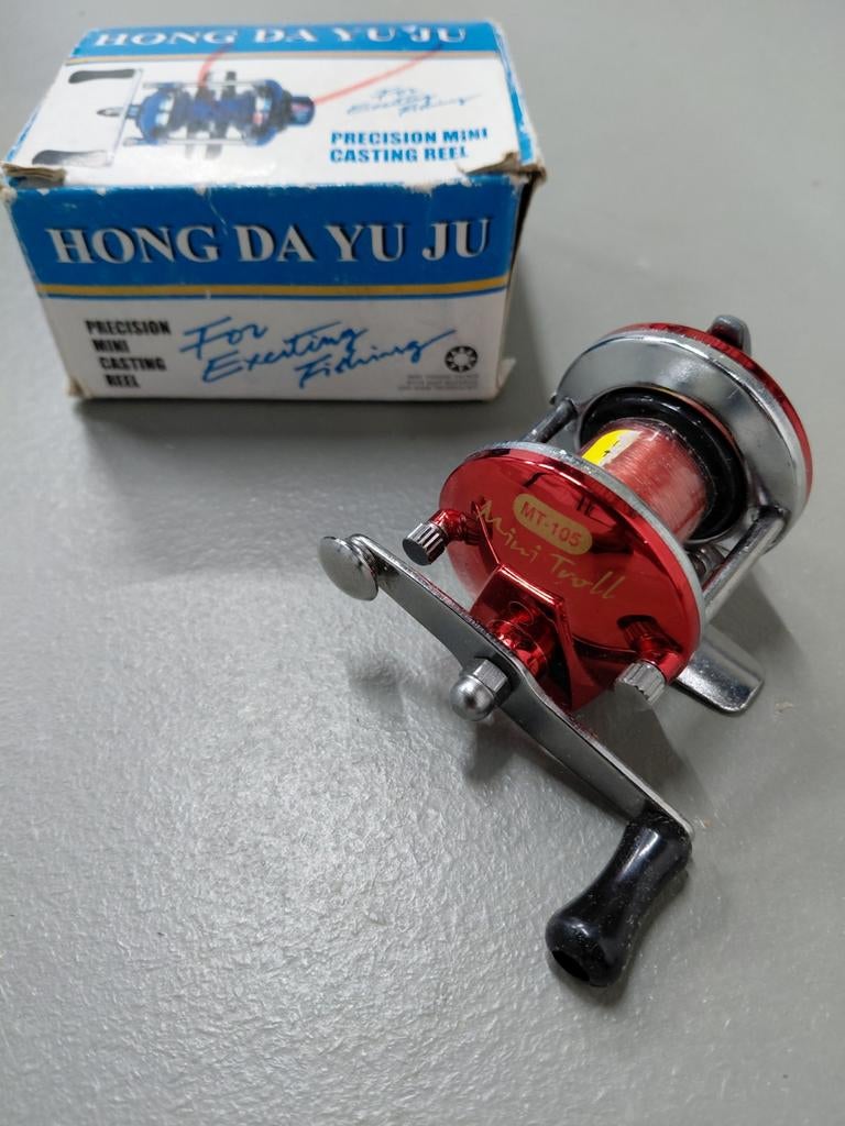 NIEUW mini casting reeltje , Mini troll MT105,  in doosje, Ophalen of Verzenden, Nieuw, Molen