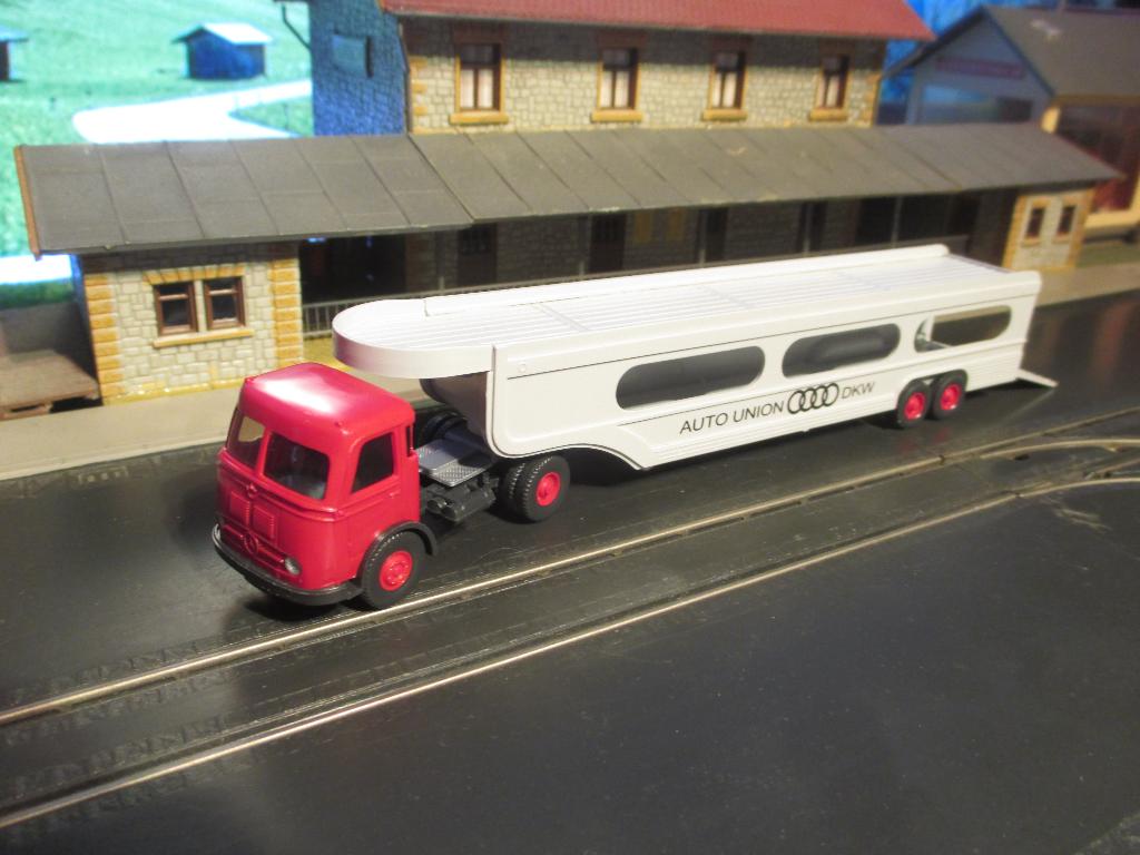 Mercedes Benz LPS334 Autotransporter Auto Union met rijramp, Hobby en Vrije tijd, Modelauto's | 1:87, Zo goed als nieuw, Bus of Vrachtwagen