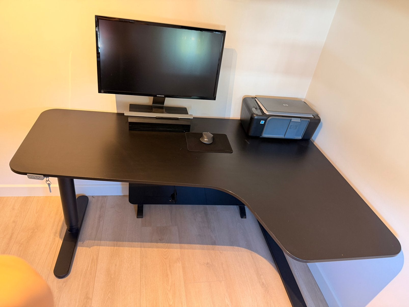 Verstelbare hoekbureau, Huis en Inrichting, Bureaus, Ophalen, In hoogte verstelbaar, Zo goed als nieuw