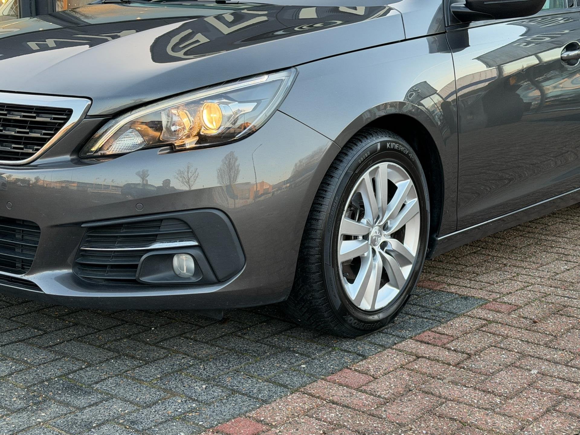Peugeot 308 SW 1.2 PureTech Blue Lease Executive NAV|Carplay, Auto's, Peugeot, Voorwielaandrijving, Stof, Gebruikt, Euro 6