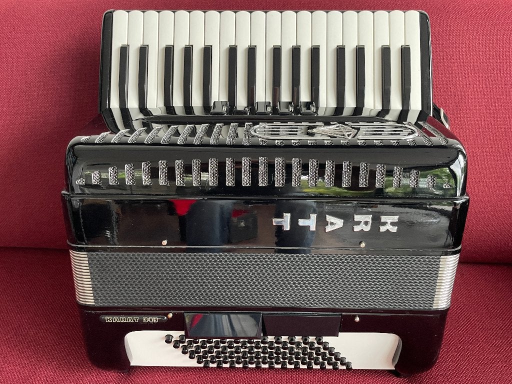 Z.g.a.n. Kratt Karat 343 accordeon . 72 bas .Top ., Muziek en Instrumenten, Accordeons, Overige merken, 72-bas, Met koffer, Zo goed als nieuw