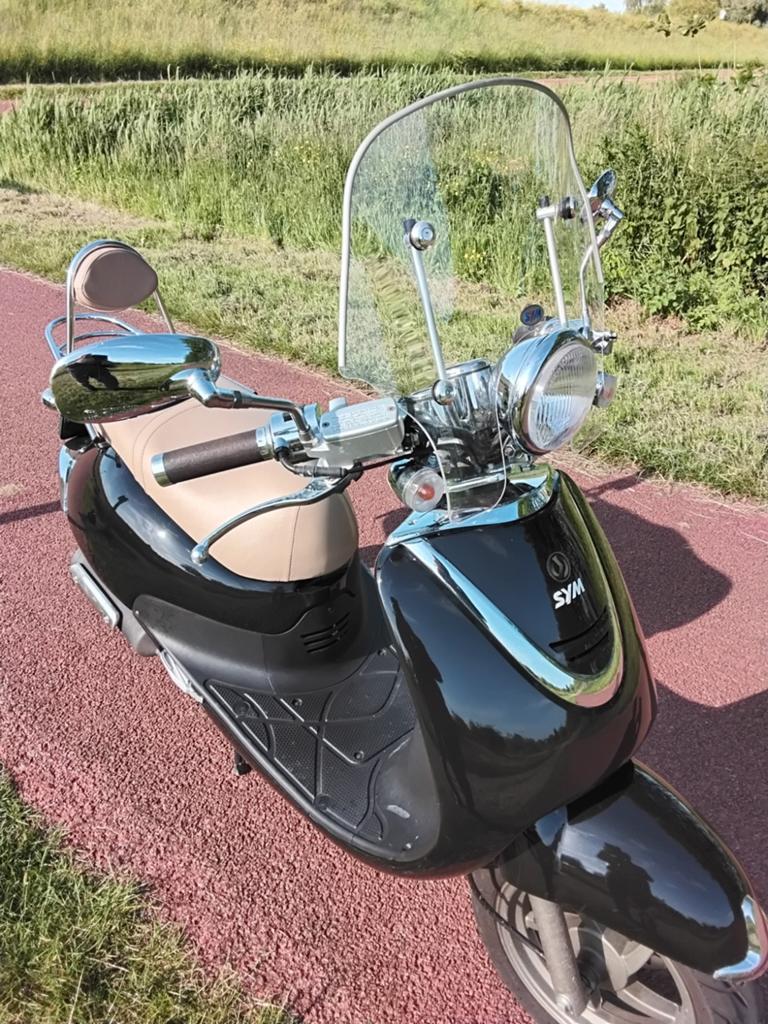 Sym Cello Scooter - Zwart met Beige Zadel, blauw kenteken., Ophalen, Zo goed als nieuw, Benzine, Mio