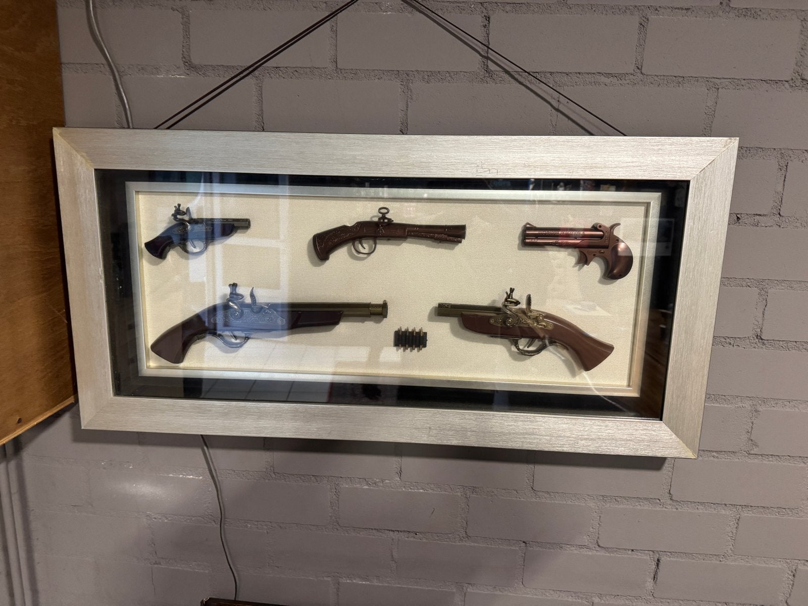 Historische wapenmodellen in lijst - Decoratie, S, Overige gebieden, Overige soorten, Ophalen of Verzenden