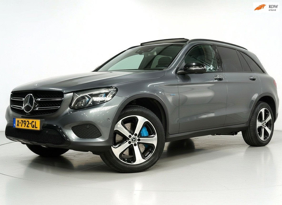 Mercedes-Benz GLC-klasse 350e 4MATIC - AMG - Panorama - Burm, Auto's, Automaat, Gebruikt, 4 cilinders, 2000 kg