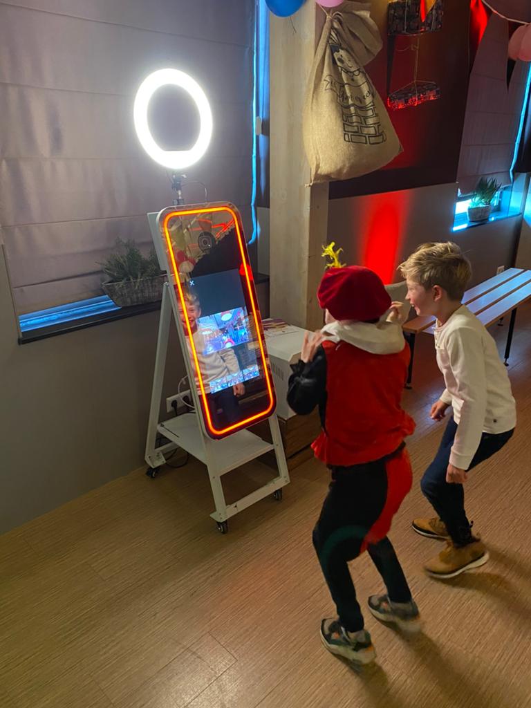 Tijdelijke actie: unieke spiegel photobooth zeer voordelig, Hobby en Vrije tijd, Feestartikelen | Verhuur, Ophalen, Zo goed als nieuw