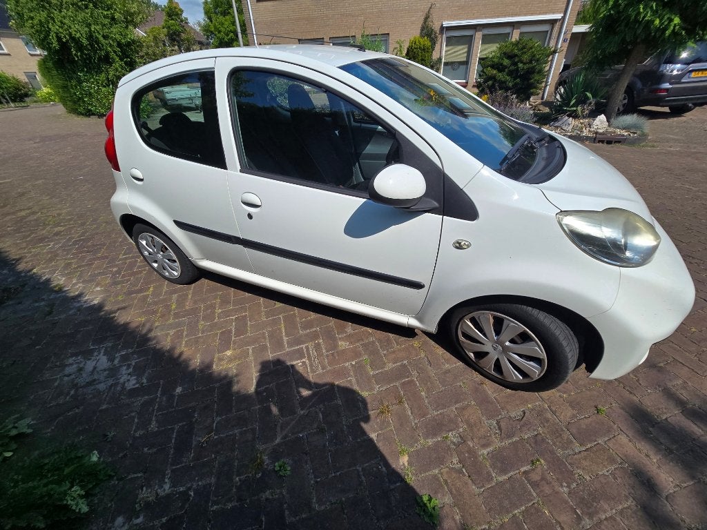 Peugeot 107 1.0 12V 5DR 2011 APK 2-7-27 airco, Voorwielaandrijving, Stof, Zwart, 4 stoelen