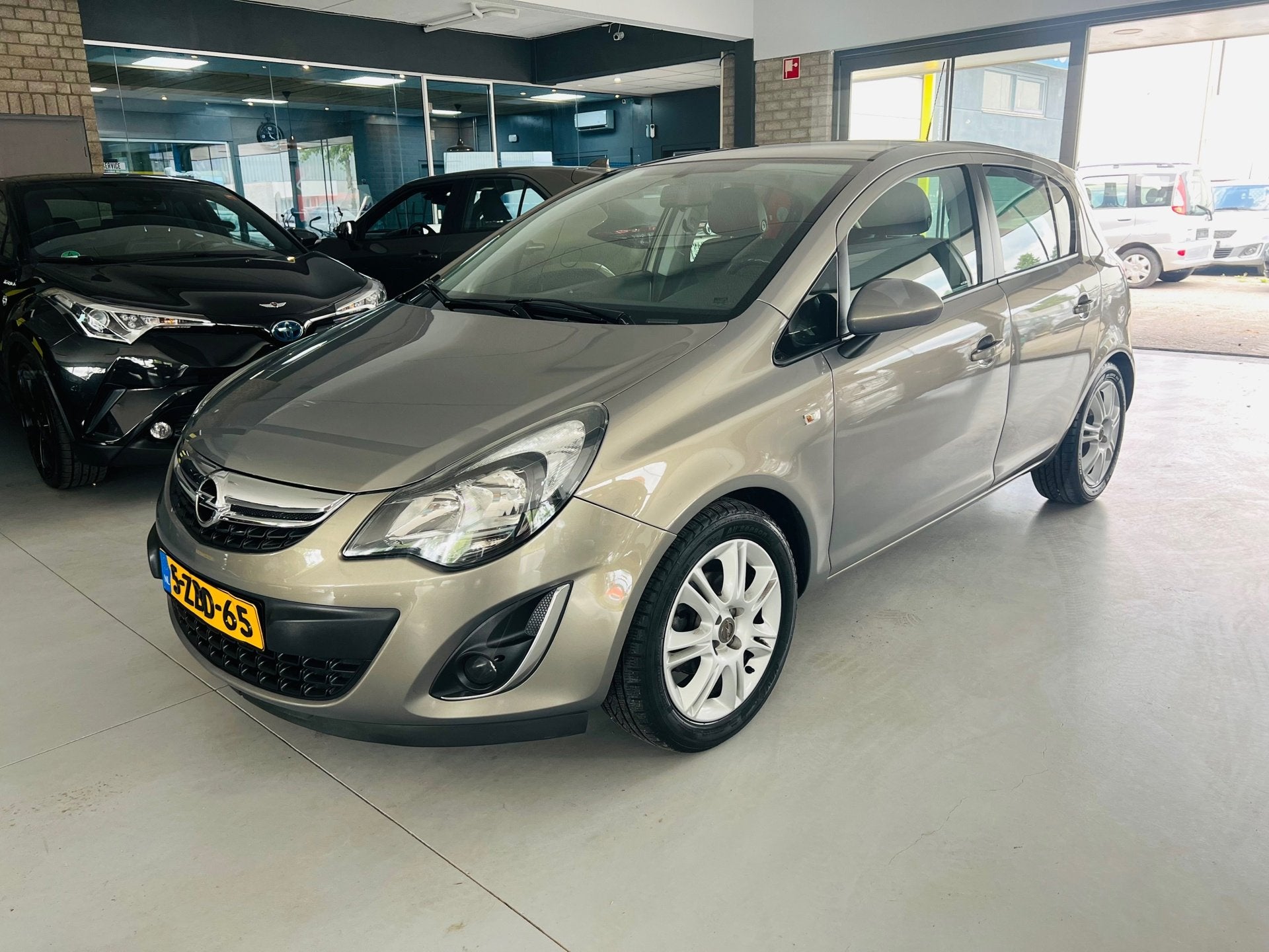 Opel Corsa 1.4-16V BlitZ Navigatie stuurverwarming NAP, Auto's, Voorwielaandrijving, Euro 5, Gebruikt, 1398 cc