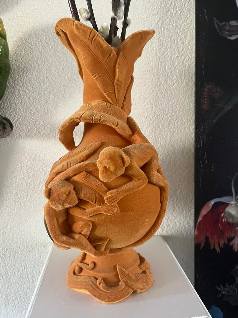 Vintage velvet vaas aap met bananenbladeren, Ophalen of Verzenden