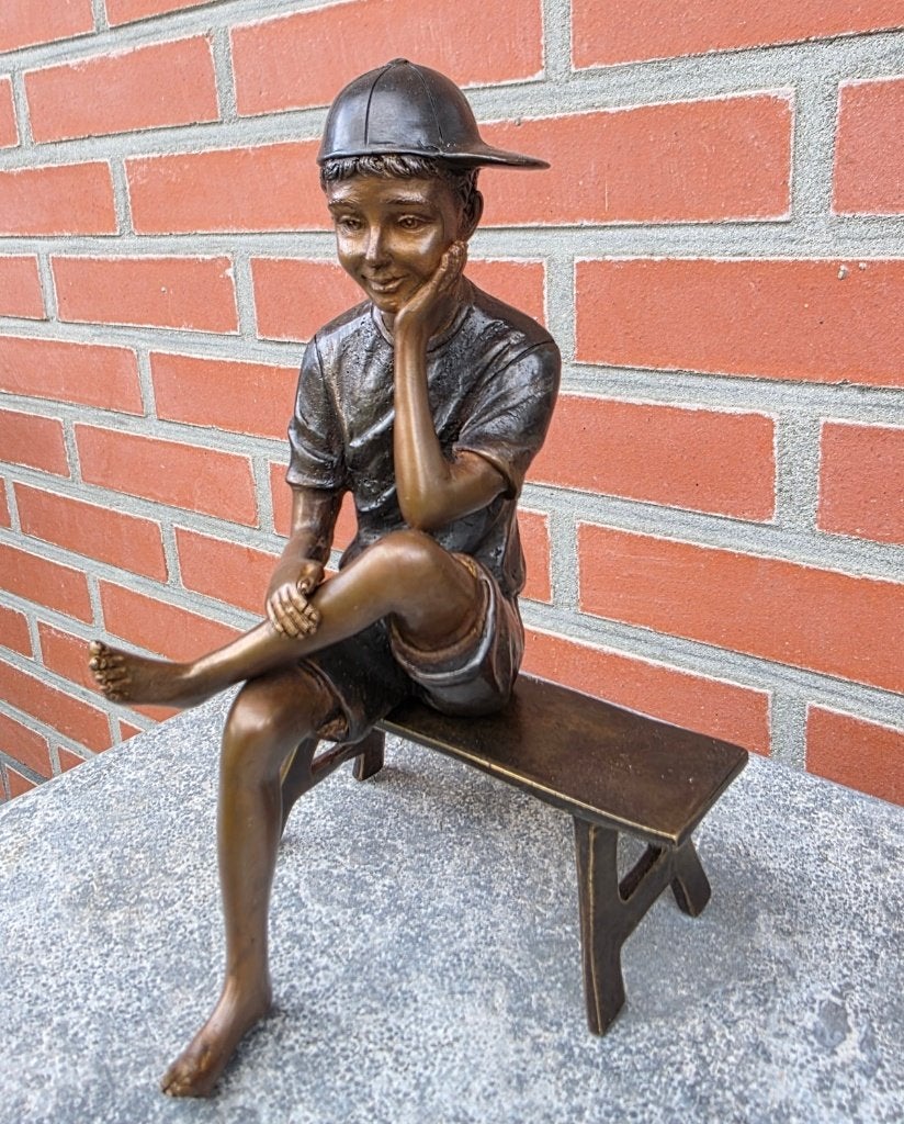 JONGEN MET PET / bronzen beeld, Ophalen of Verzenden, Brons, Beeld