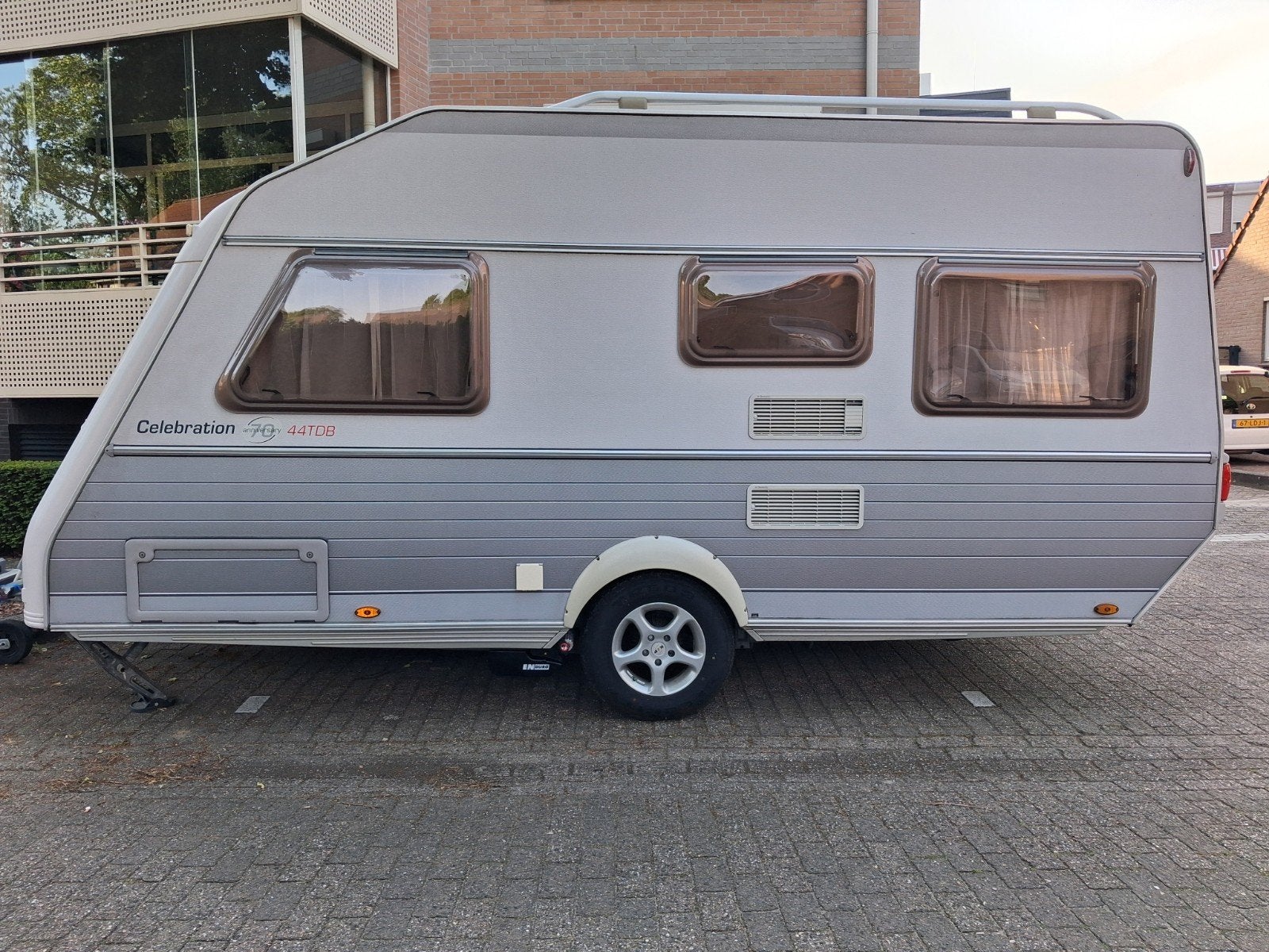 Kip Celebration 44TDB (2005) met mover en vloerverwarming, Caravans en Kamperen, Mover, Rondzit, Kip, Omvormbare zithoek