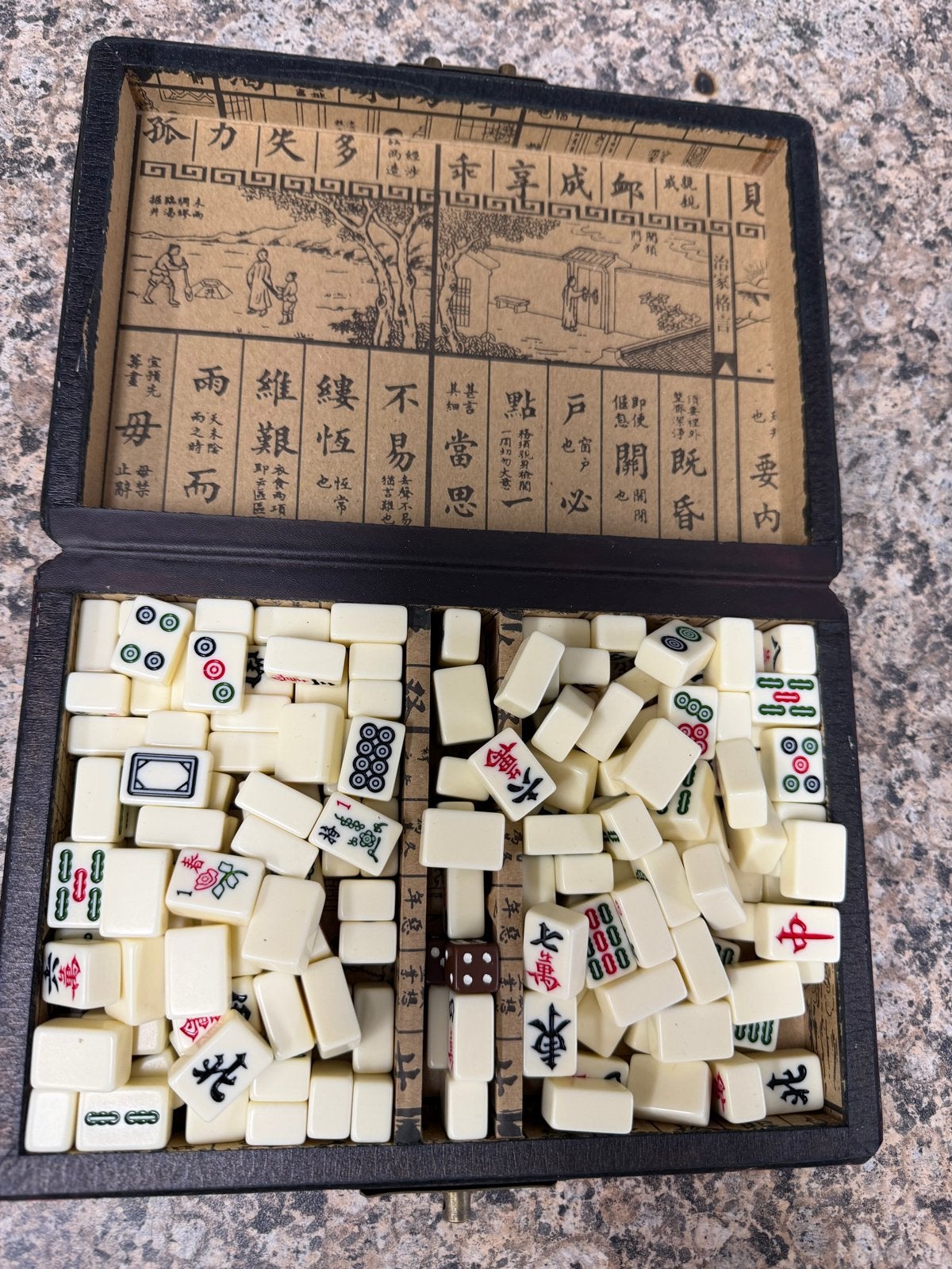 Vintage Mahjong Spel in Rode Houten Kist, Drie of vier spelers, Ophalen of Verzenden, Gebruikt
