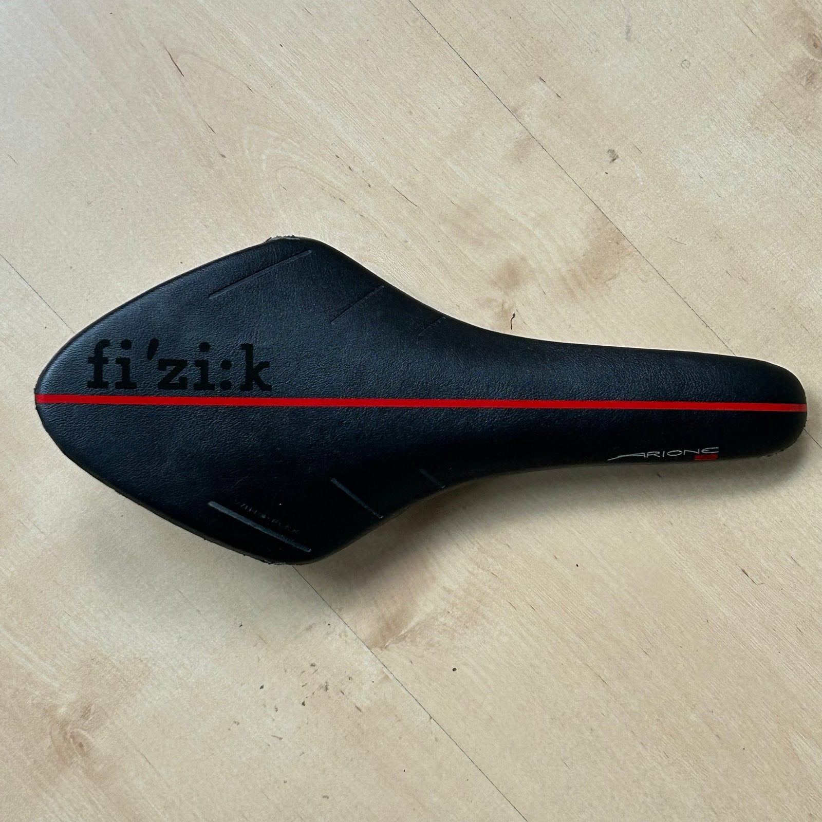 Fizik Arione fietszadel met ovale rails van carbon, Ophalen, Gebruikt, Zadel, Racefiets