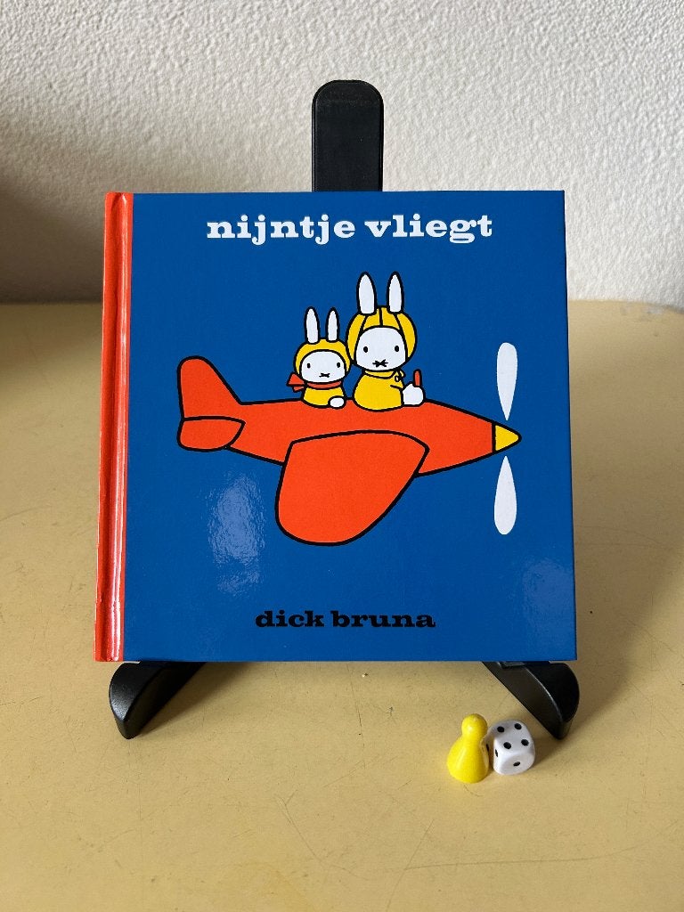 Nijntje vliegt - Dick Bruna (Hardcover), Boeken, Ophalen of Verzenden, Zo goed als nieuw, Dick Bruna, 1 tot 2 jaar