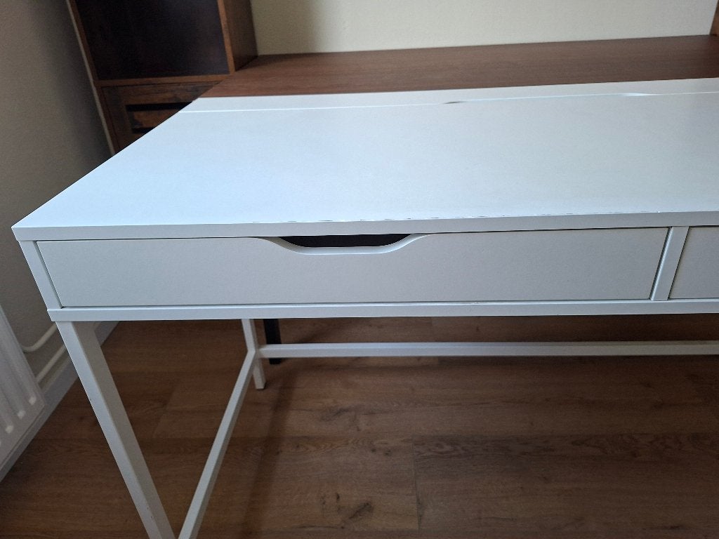 Bureau Alex Ikea 130x60 wit, Huis en Inrichting, Bureaus, Ophalen, Gebruikt, Kabelgoot, 130 cm