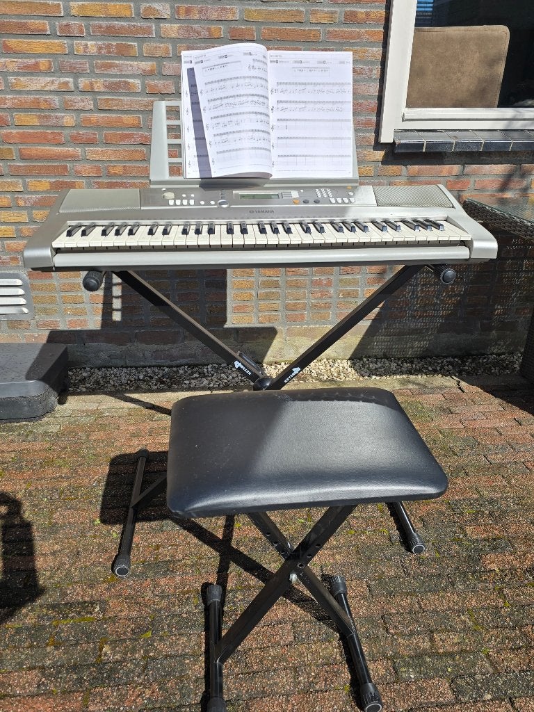 Yamaha PSR-E333 keyboard met standaard en krukje, Ophalen, 61 toetsen, Yamaha, Zo goed als nieuw
