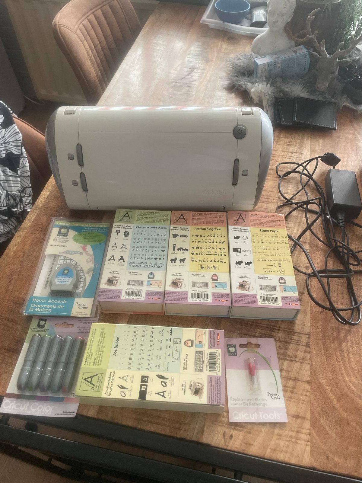 Cricut Craft Machine met Accessoires en Cartridges, Ophalen, Gebruikt, Dieren, Kunststof
