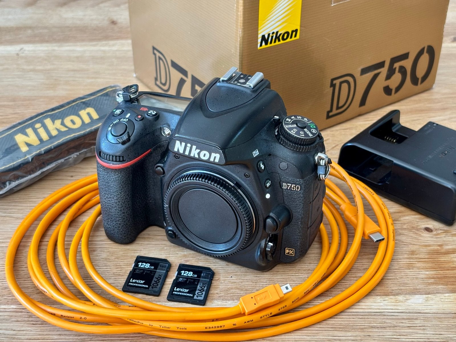 Nikon D750 spiegelreflexcamera met accessoires, Audio, Tv en Foto, Fotocamera's Digitaal, Ophalen, Gebruikt, Spiegelreflex, WiFi