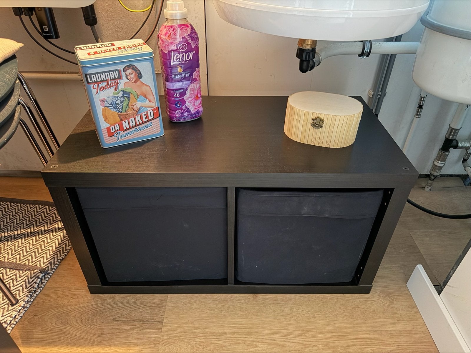 IKEA Kallax kast met 2 zwarte manden, Huis en Inrichting, Verzenden, Zo goed als nieuw