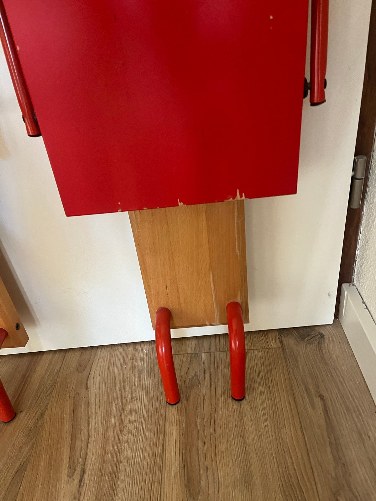 2x ikea vigar collectors item 1993, Huis en Inrichting, Stoelen, Gebruikt, Twee, Hout, Rood, Ophalen of Verzenden
