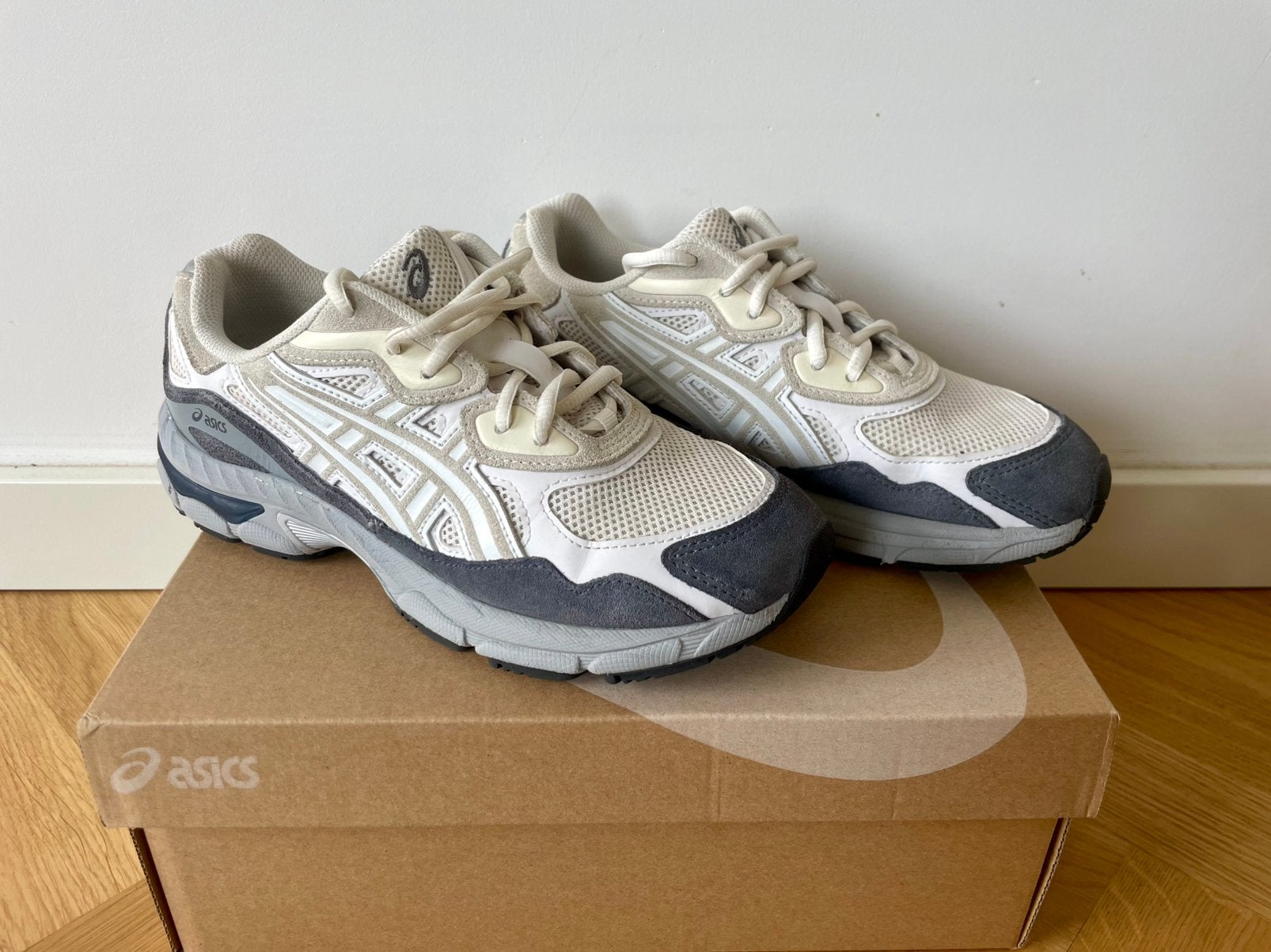 Asics gel-nyc  Cream/White maat 39,5, Kleding | Heren, Ophalen of Verzenden, Zo goed als nieuw, Wit, Sneakers of Gympen