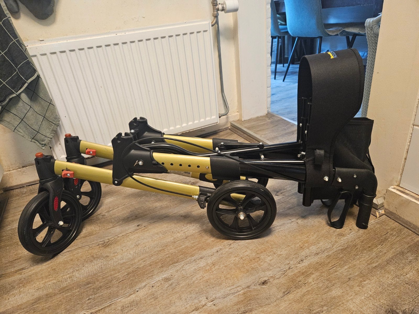 opvouwbare rollator met tas, Ophalen, Opvouwbaar, Zo goed als nieuw