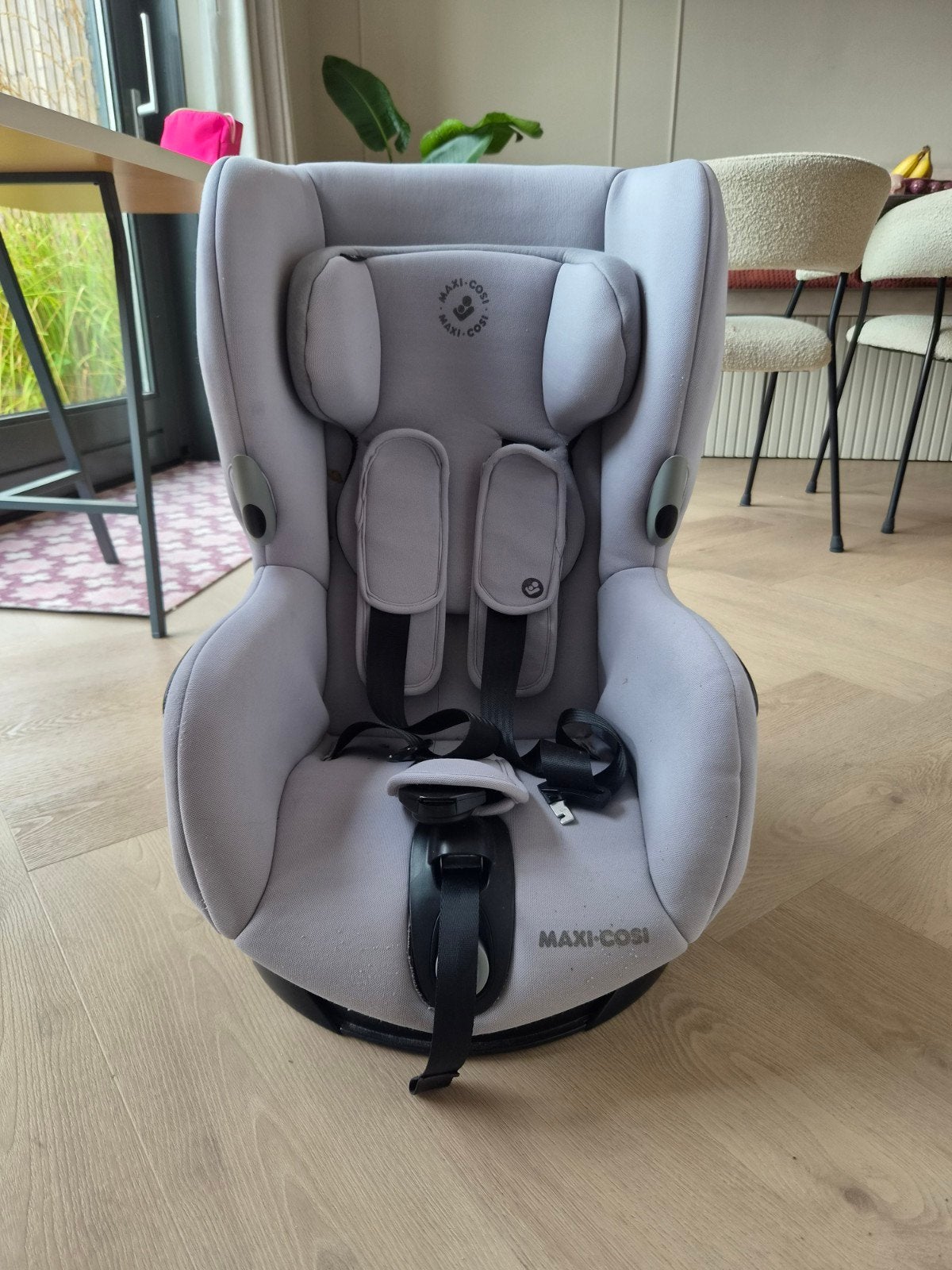 Maxi-Cosi Axiss draaibare autostoel - Grijs - Zo goed als ni, Ophalen, Autogordel of Isofix, Gebruikt, Slaapstand