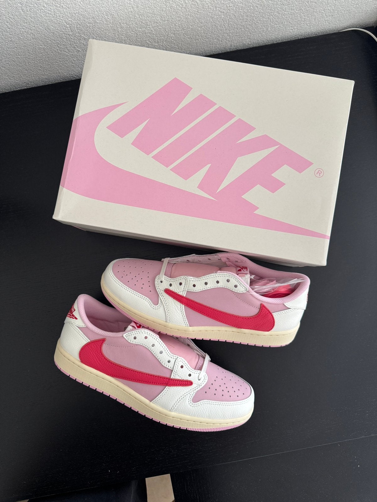 Jordan 1 Low Travis Scott Sail Tropical Pink 43, Kleding | Dames, Ophalen of Verzenden, Nieuw, Roze, Sneakers of Gympen