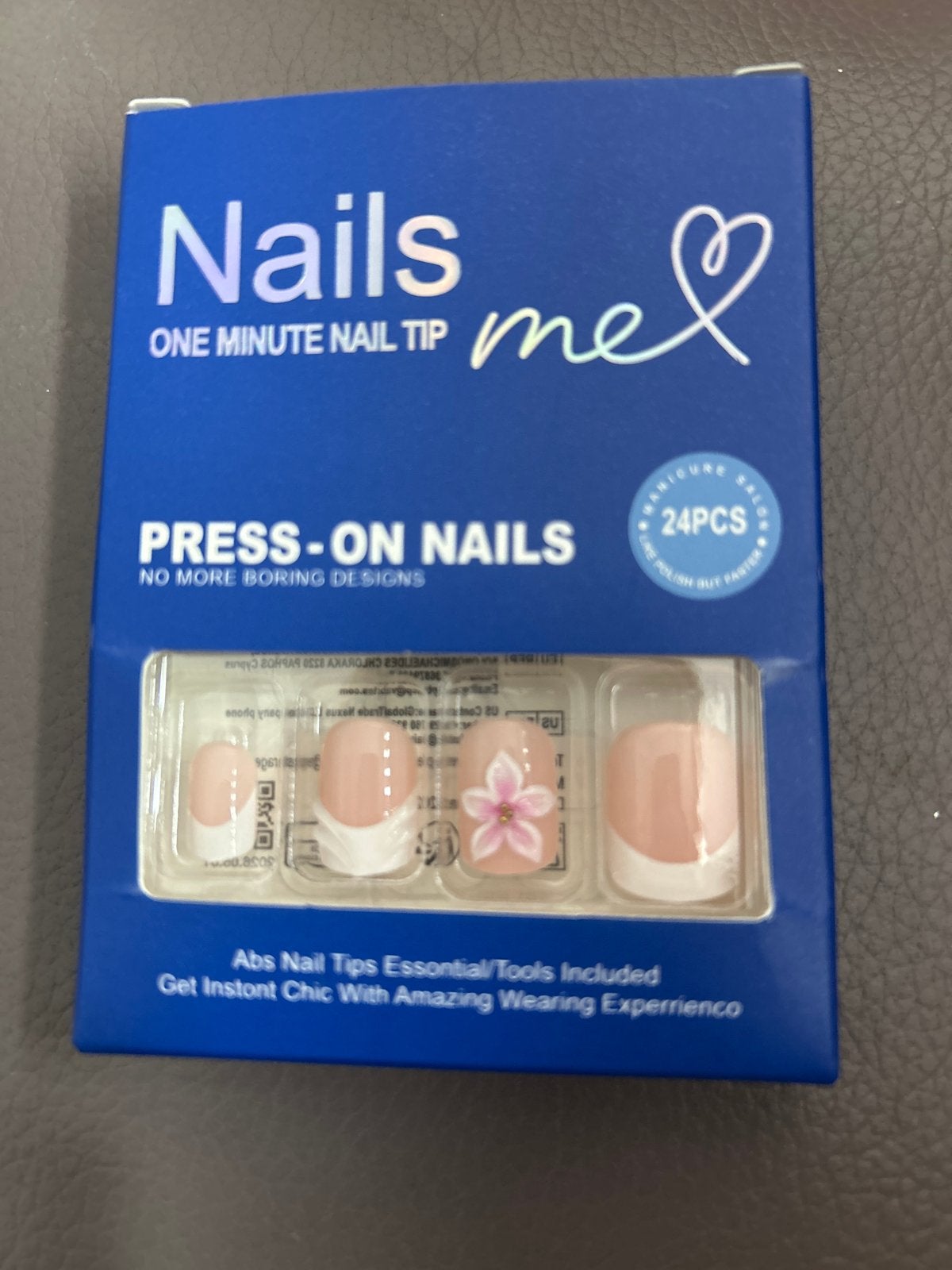 Nails me Press-On Nagels - 24 stuks met bloemdesign, Ophalen of Verzenden, Nieuw, Overige typen