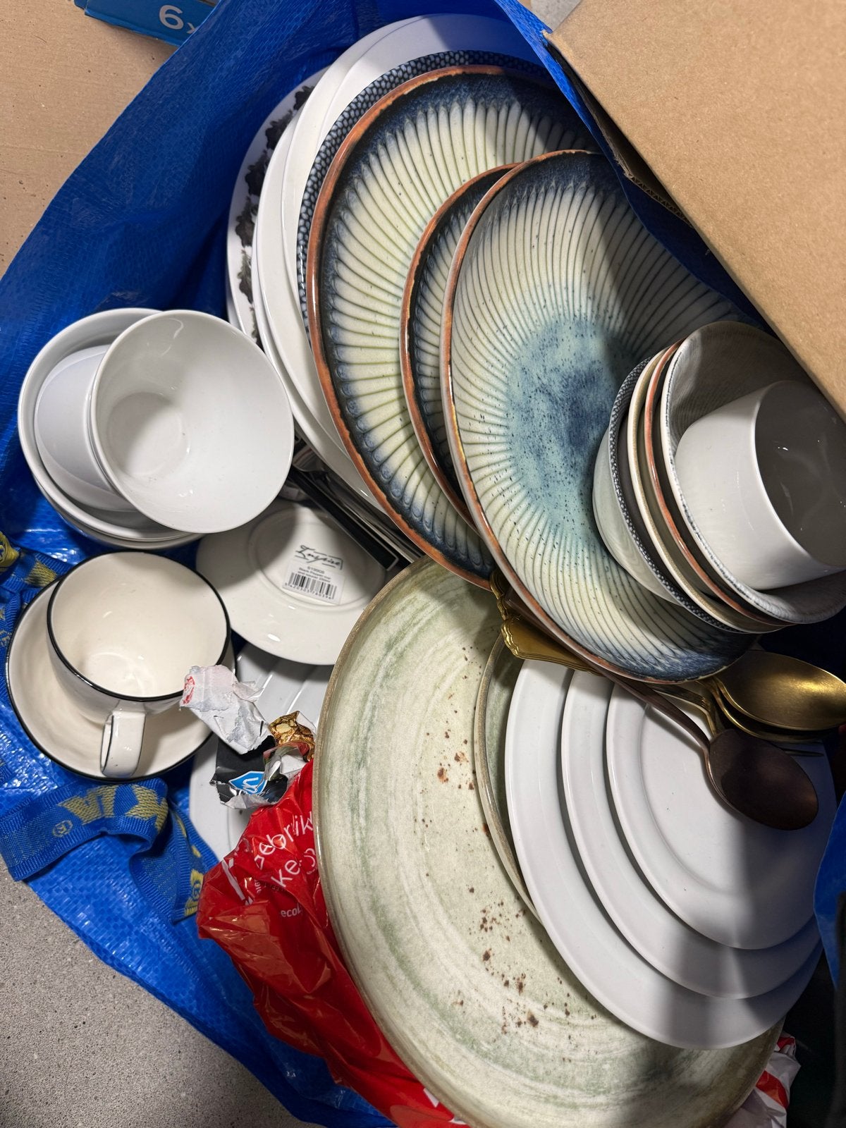 Diverse servies: borden, kommen, kopjes, Ophalen, Gebruikt, Keramiek, Bord(en)