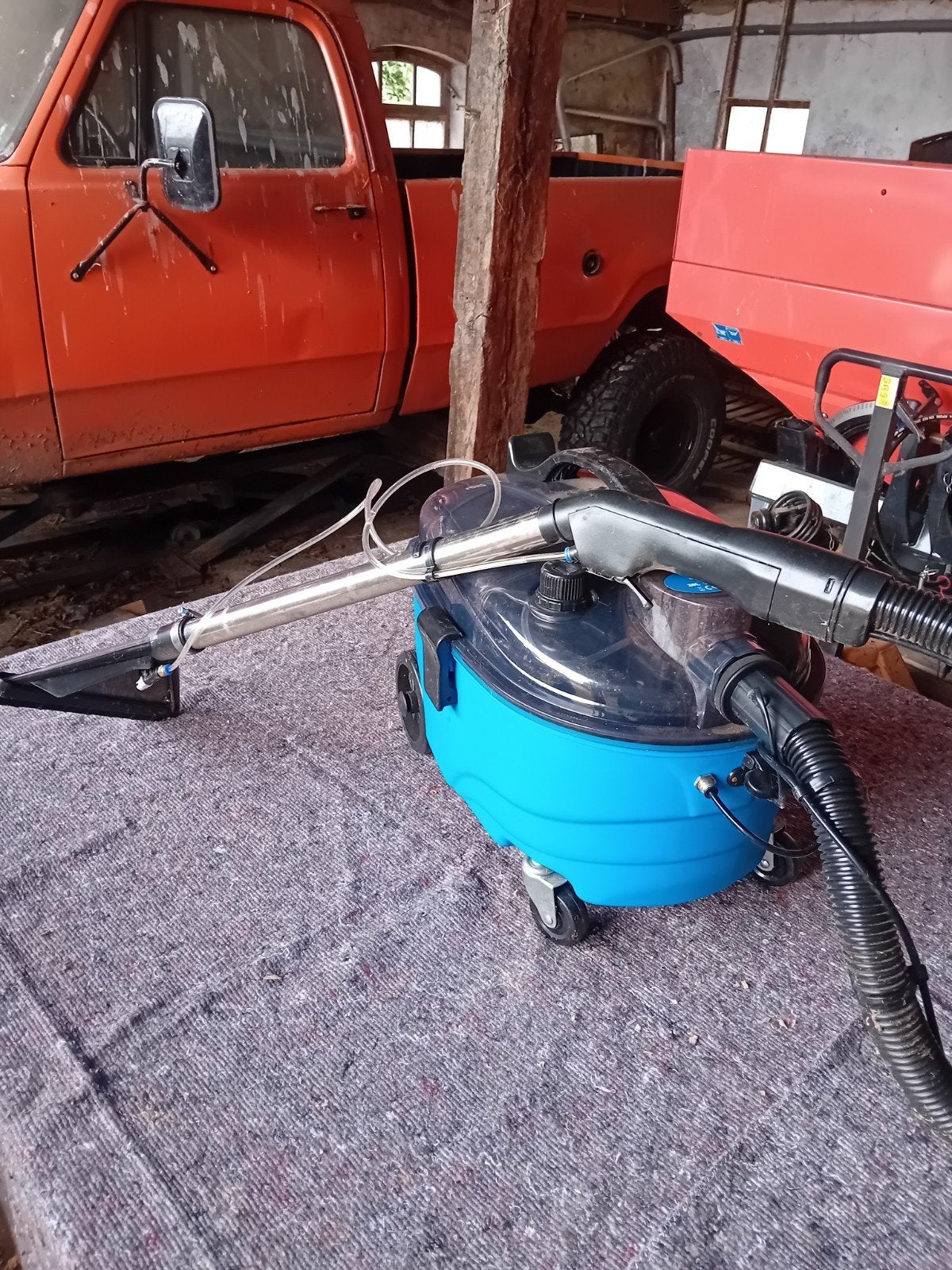 HBM tapijtreiniger bekledingsreiniger, Doe-het-zelf en Verbouw, Ophalen of Verzenden, Zo goed als nieuw, Waterstofzuiger