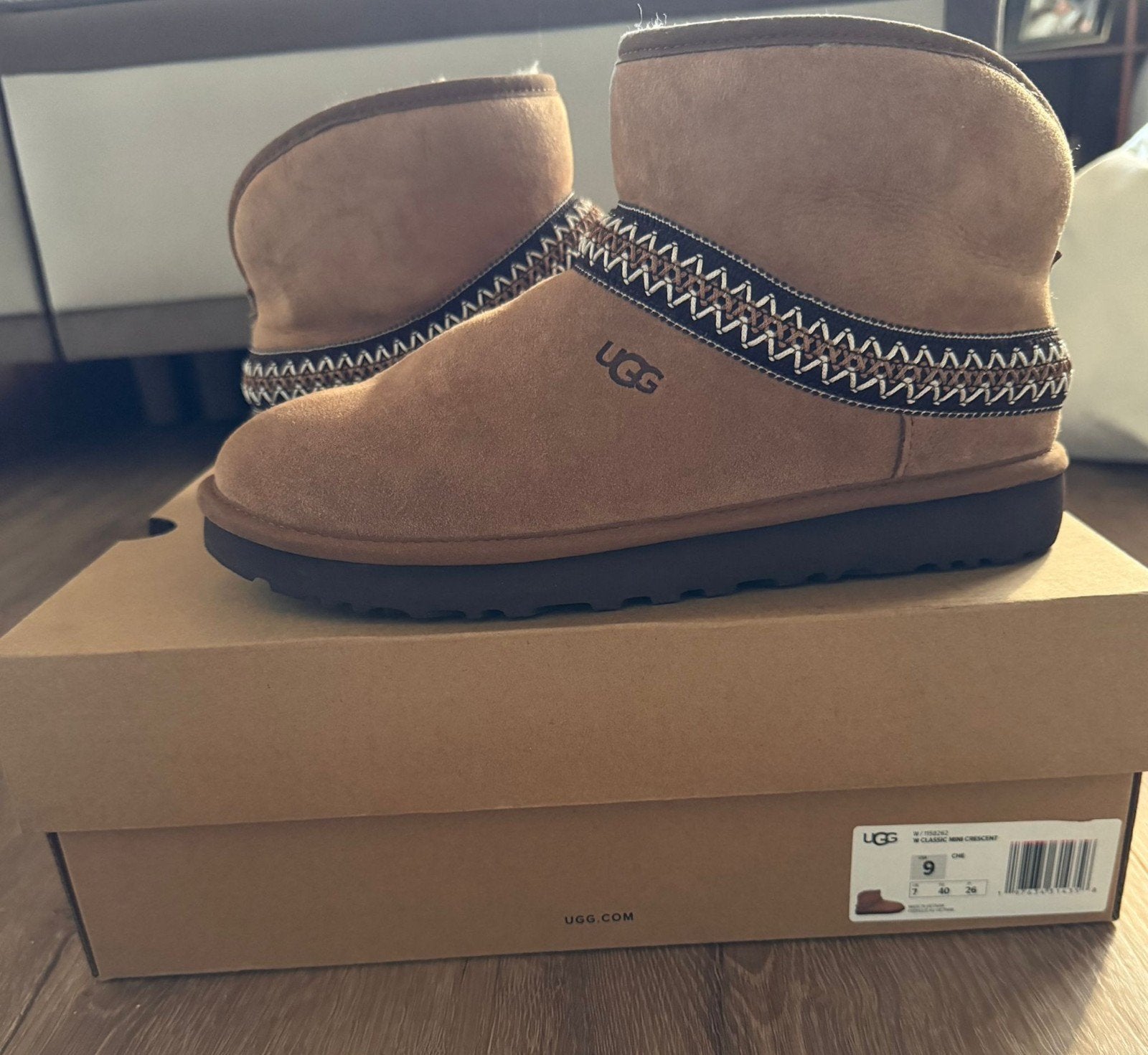 Ugg mini laarzen, zo goed als nieuw, maat 40, Bruin, Lage of Enkellaarzen, Ophalen of Verzenden, Zo goed als nieuw