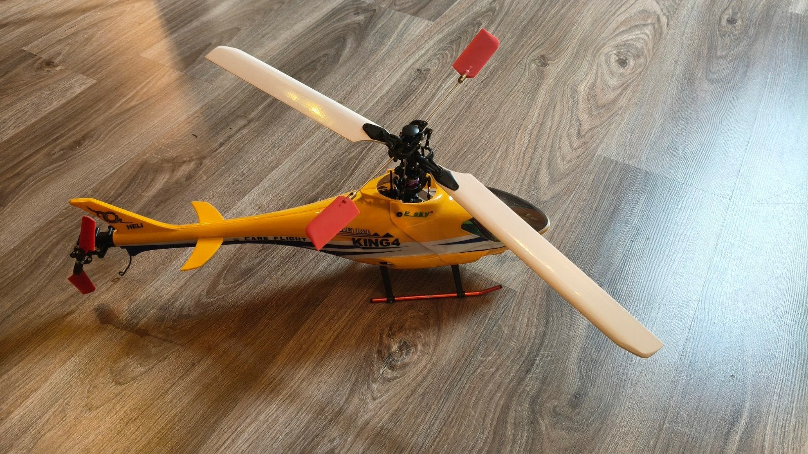 bestuurbare helicopter esky honey bee king 4, Hobby en Vrije tijd, Modelbouw | Radiografisch | Helikopters en Quadcopters, Ophalen